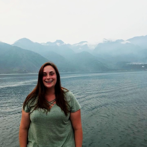 Meet your Posher, Katelynn - Picture 4 of 8